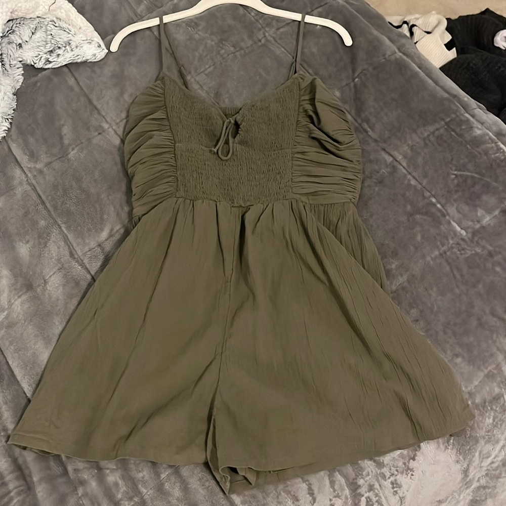 Dark green M romper brand new